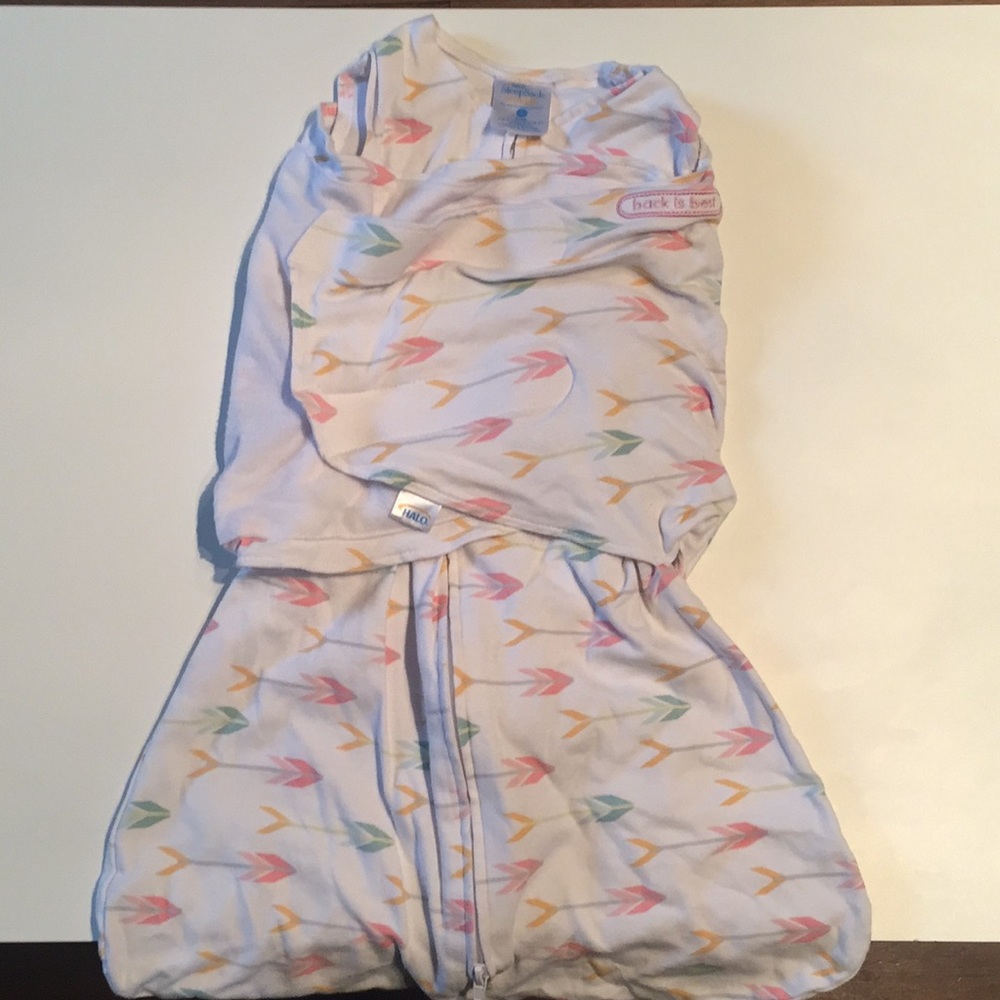 Size small halo sleep sack with arrow pattern